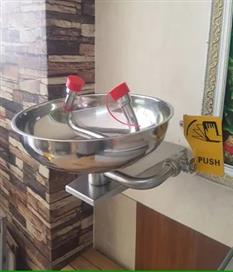 Lâm Quang Phát Chậu rửa mắt khẩn cấp gắn tường UK401