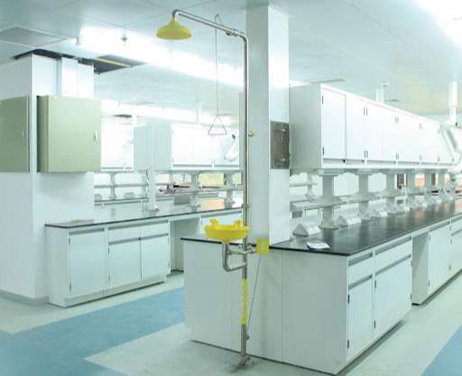 Vòi rửa mắt khẩn cấp trong phòng thí nghiệm
