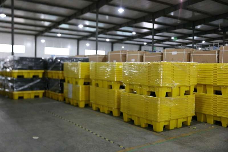 Pallet chống tràn đổ hóa chất