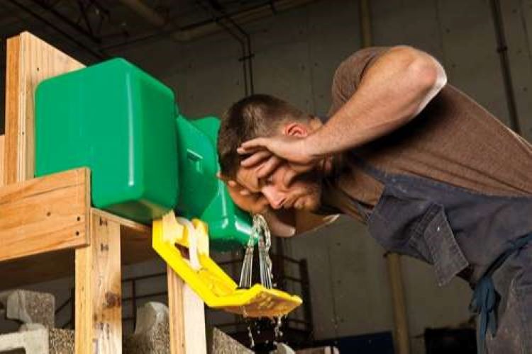 vòi rửa mắt khẩn cấp giá rẻ
